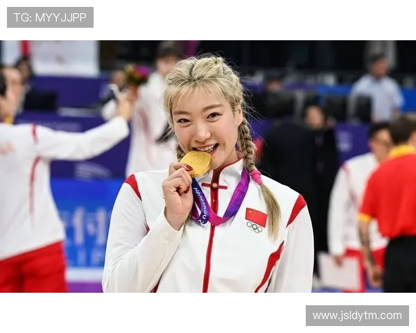 中国男篮勇夺亚洲杯冠军 李梦获最佳球员奖项成最大亮点 中国男篮勇夺亚洲杯冠军 李梦获最佳球员奖项成最大亮点