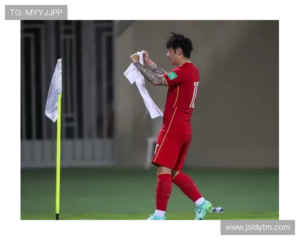 中国足球队全力备战世界杯预选赛 多名球员迎来首次亮相新阵容曝光 中国足球队全力备战世界杯预选赛 多名球员迎来首次亮相新阵容曝光