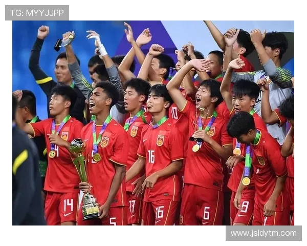 中国足球队迎战亚洲杯四强,备战热身赛揭示未来战术布局 中国足球队迎战亚洲杯四强,备战热身赛揭示未来战术布局