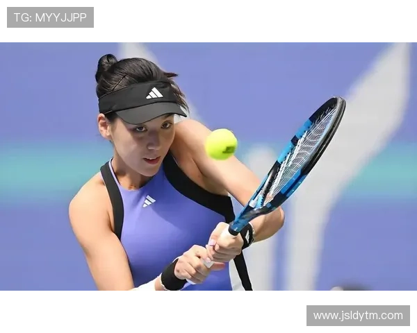 中国网球新星闪耀国际赛场连克强敌展现新时代体育精神风貌