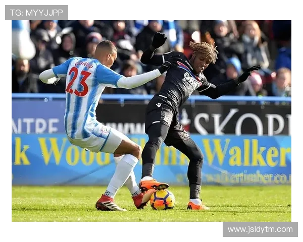 哈德斯菲尔德俱乐部高层调整引发球队新战略布局讨论