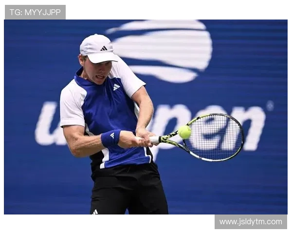 德约科维奇豪取赛季第七冠再创纪录新篇章年轻一代挑战王者地位 德约科维奇豪取赛季第七冠再创纪录新篇章年轻一代挑战王者地位