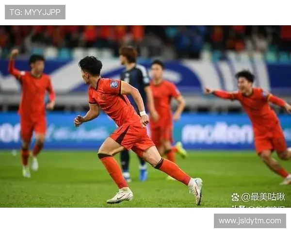 国足激战世界杯预选赛逆袭成功 球迷热情高涨期待更大突破 国足激战世界杯预选赛逆袭成功 球迷热情高涨期待更大突破