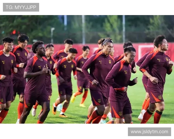 国家队备战世界杯预选赛主帅调整战术新星集体亮相引发球迷热议期待