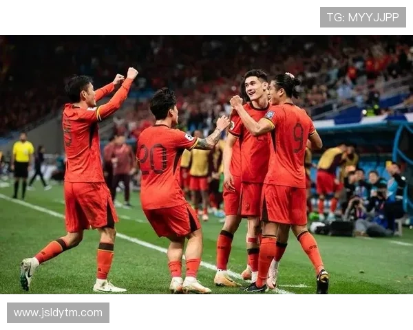 国足世预赛关键战告捷年轻球员闪耀引发球迷热议前景可期冲击晋级