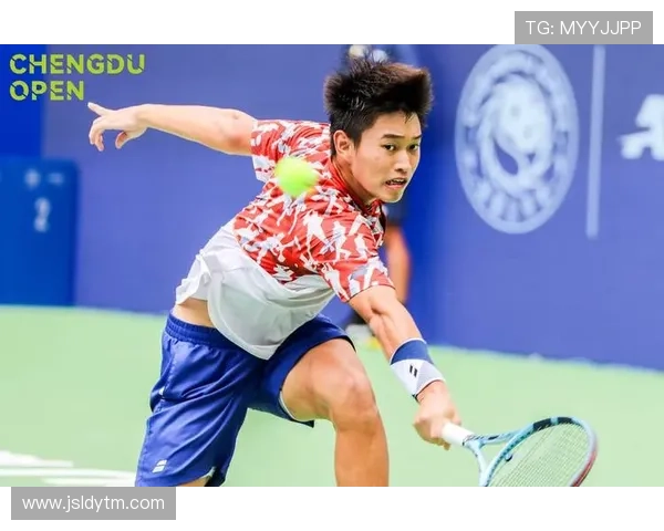 网球赛场风云再起 新星崛起挑战老将霸主地位 激烈对决引发热议